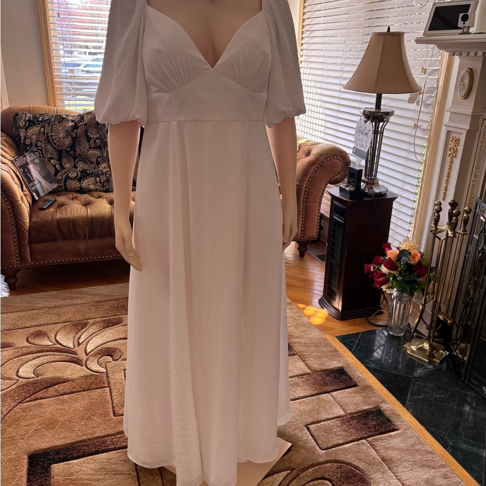 DB STUDIO
Bubble Sleeve Georgette V-Neck Wedding Dress
STYLE# SDWG0971. Size 16w - Picture 14 of 16